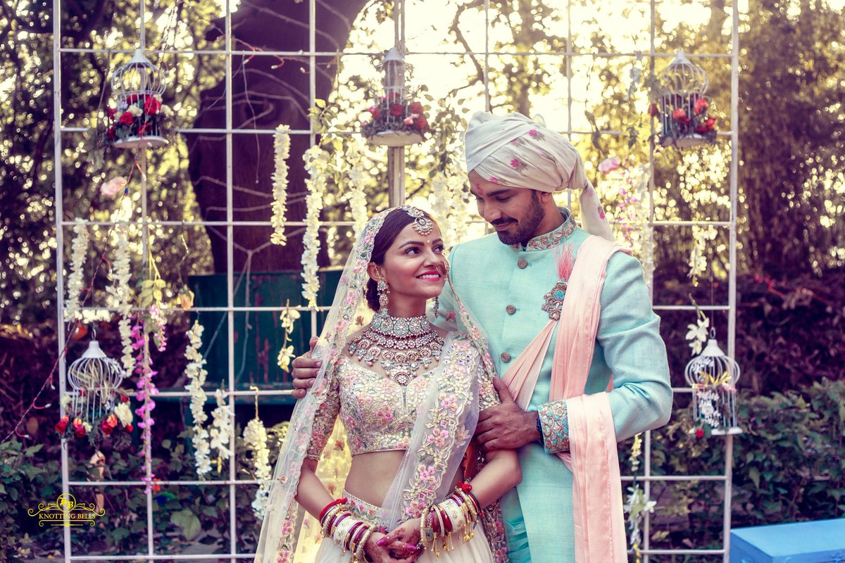 Watch: Newly married TV actress Rubina Dilaik sings ‘Dil Diya Gallan’ for husband Abhinav and it's too romantic!