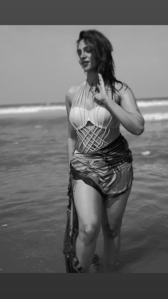 PICS & VIDEOS: From Nighty to Bikini-Bigg Boss 11's Arshi Khan's HOT photo shoot at the beach is breaking the internet!