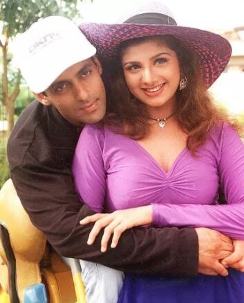 Rambha flaunts baby bump as she meets 'Judwaa' co-star Salman Khan at 'Da-Bangg' Tour!