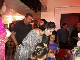 Sanjay Dutt's wife Maanayata celebrates her 40th birthday with family & friends[INSIDE PICS]