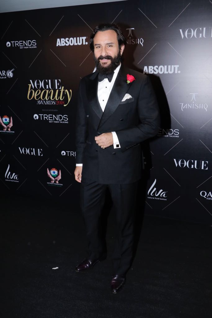 Vogue Beauty Awards 2018: Janhvi Kapoor, Katrina Kaif, Kangana, Sonakshi and other DIVAS raise OOMPH on the RED CARPET!