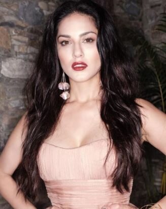 Woah! Janhvi Kapoor, Ishaan Khatter & Sunny Leone to make their DEBUT on 'Koffee With Karan'?