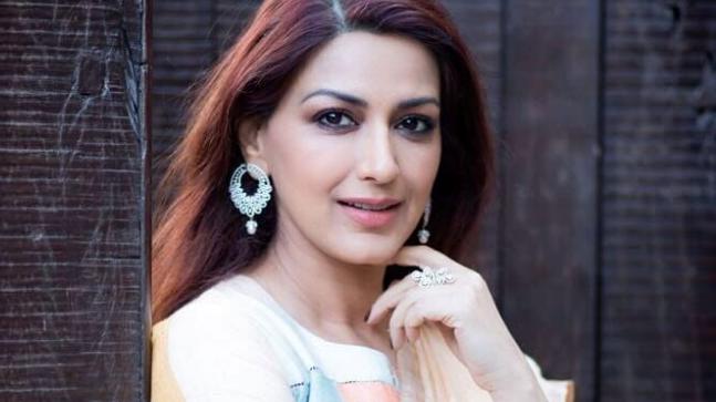 Sonali Bendre wishes 'Happy Book Lovers Day' as she gets clicked amid books!