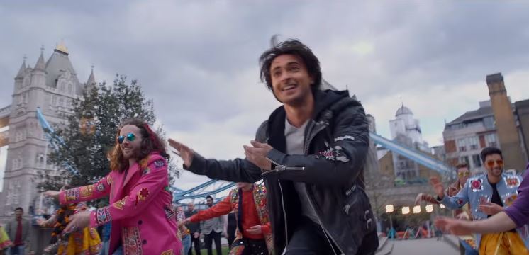 Aayush-Warina will make you groove on foot-tapping garba beats in 'Chogada' song from 'Loveratri'!