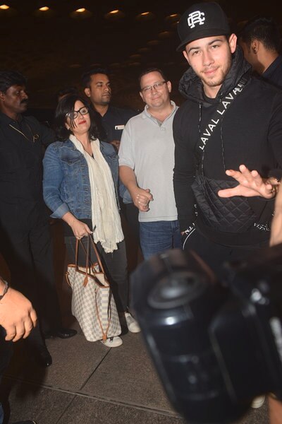 Nick Jonas' 'Heart is full' after seeing love of his life Priyanka Chopra dance to 'Tune Maari Entriyaan' (WATCH VIDEO)