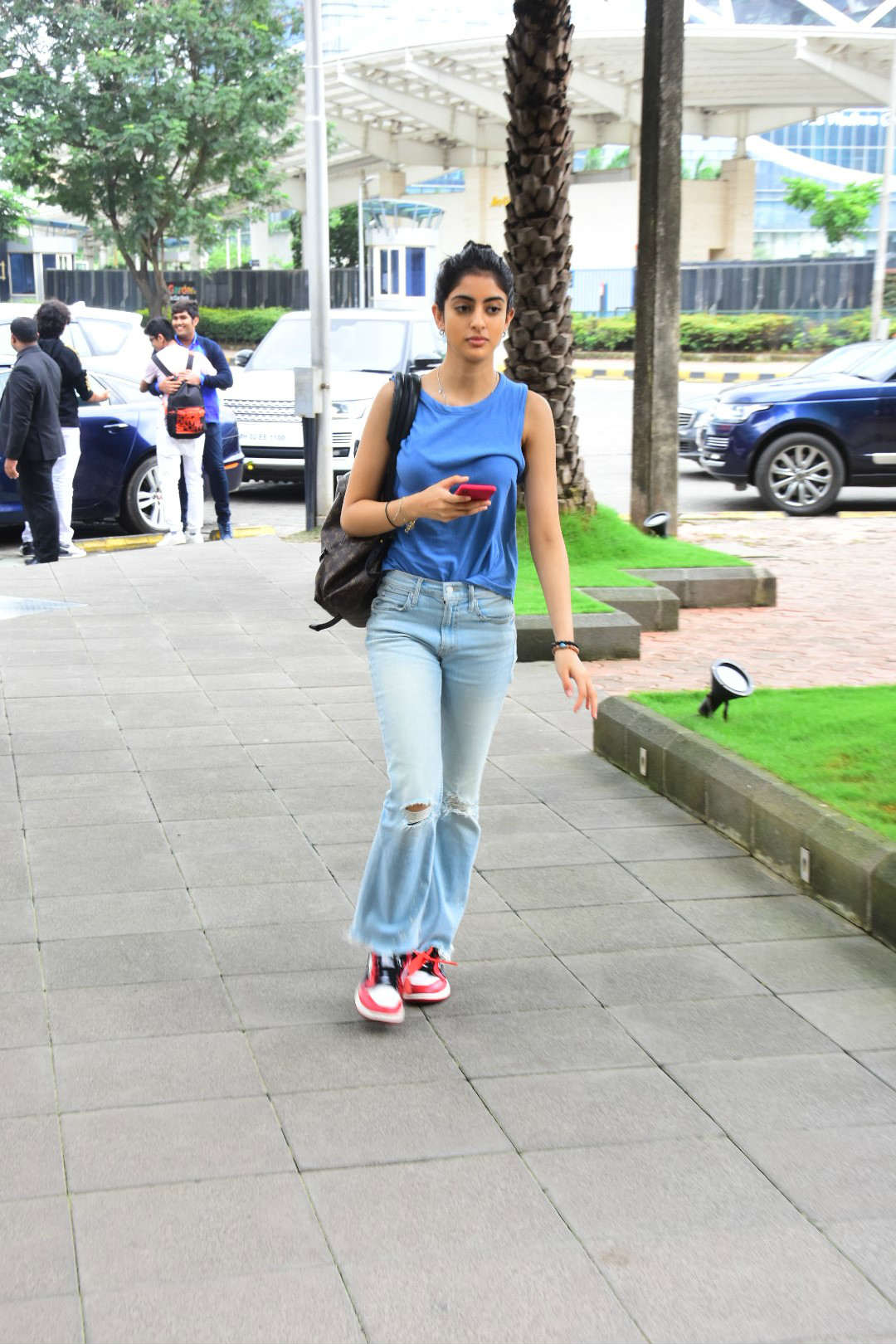 PICS: Amitabh Bachchan’s granddaughter Navya Naveli Nanda redefines beauty in her no makeup look on Sunday!