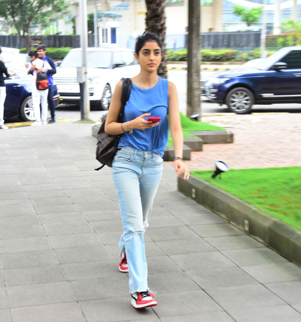 PICS: Amitabh Bachchan’s granddaughter Navya Naveli Nanda redefines beauty in her no makeup look on Sunday!