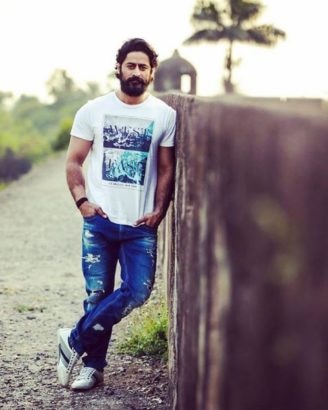 Manasi Parekh paired opposite Mohit Raina in 'Uri'; To play his wife in the film!