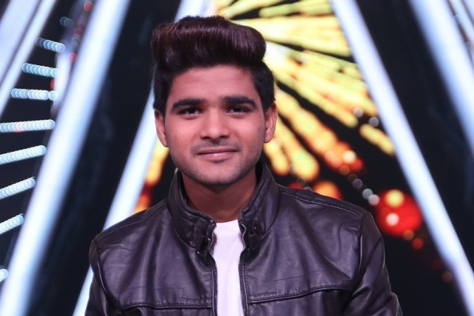 Indian Idol 10: Varun Dhawan compares THIS contestant to Salman Khan