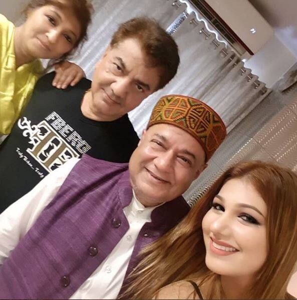 Bigg Boss 12: Jasleen Matharu’s father REACTION on her relationship with Anup Jalota is SHOCKING!