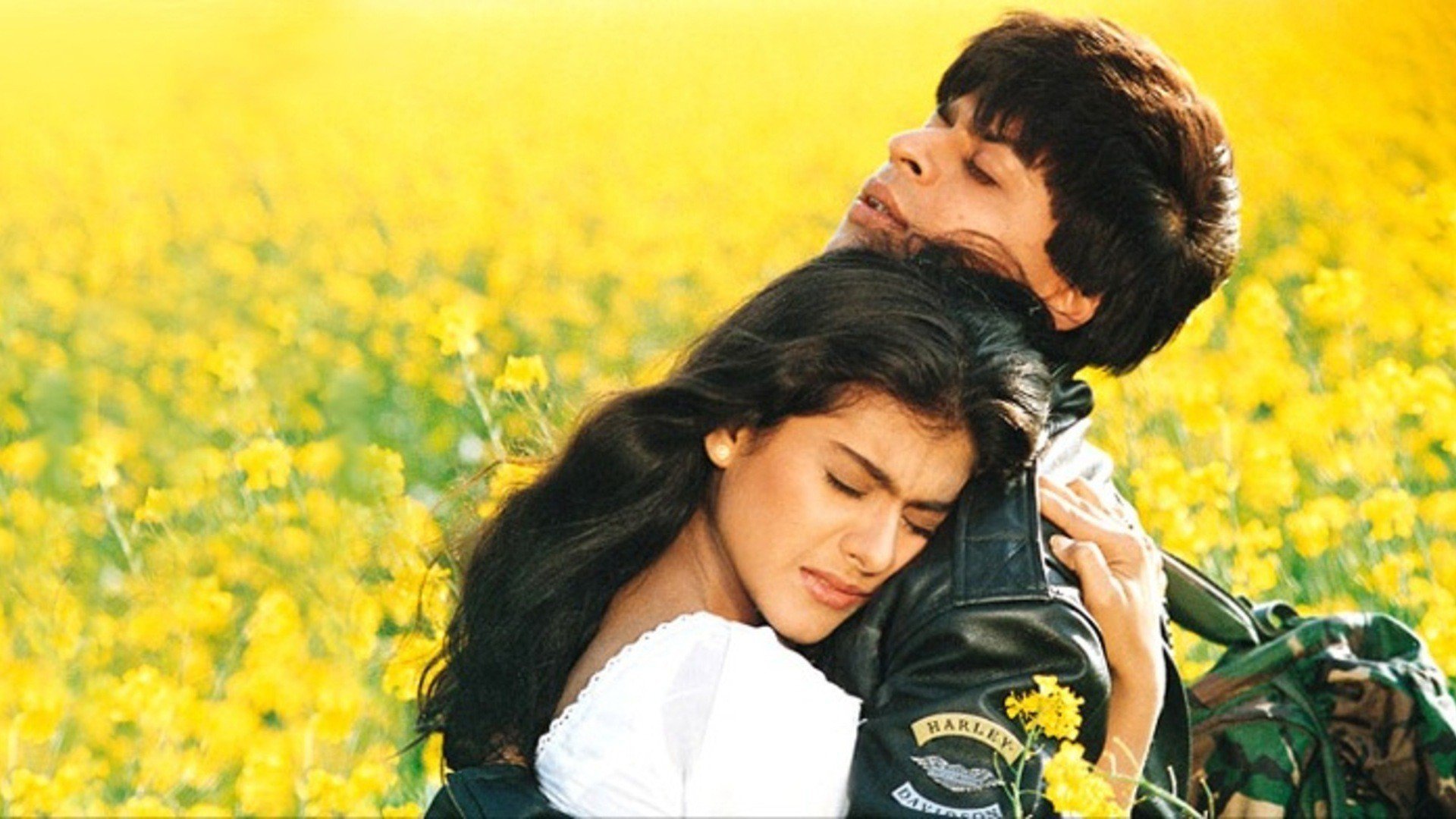 Ajay Devgn yet to see SRK-Kajol’s Dilwale Dulhaniya Le Jayenge & his EXCUSE will surprise you!