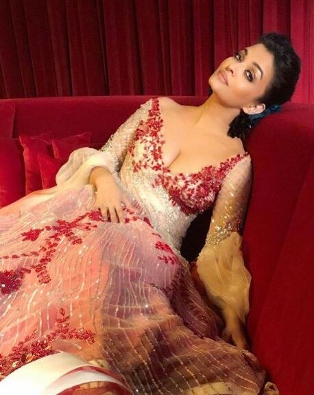 Aishwarya Rai Bachchan STUNS as she walks the ramp for Manish Malhotra at Doha! PICS & VIDEOS!