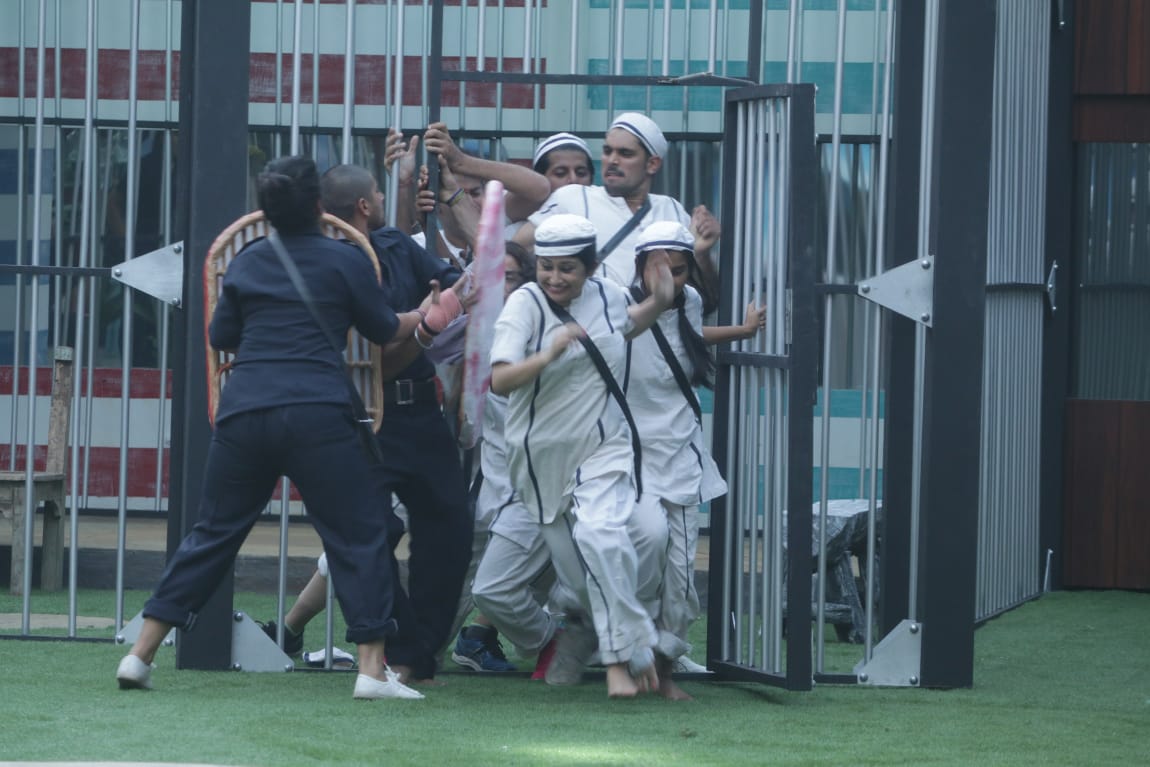 Bigg Boss 12 Day 23 Episode 24 PREVIEW: Is Surbhi’s disagreement creating a rift in the Bigg Boss house?