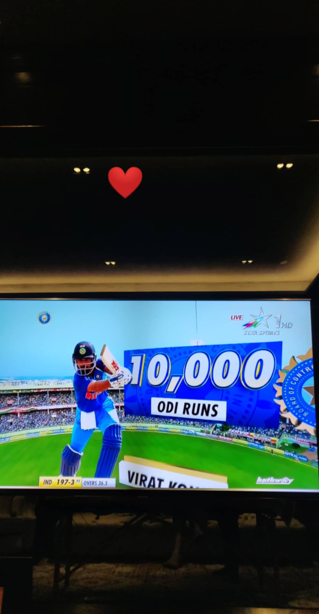 Virat Kohli beats Tendulkar to become the fastest batsman to amass 10,000 ODI runs; Anushka Sharma is all hearts for hubby!