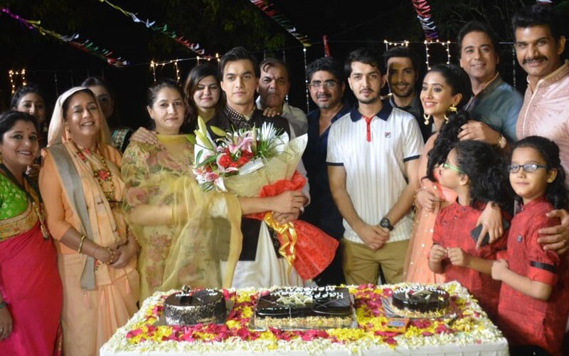 IN PICS: Yeh Rishta Kya Kehlata Hai's Naira aka Shivangi Joshi celebrates BOYFRIEND Kartik aka Mohsin Khan's birthday with his reel & real family on sets!