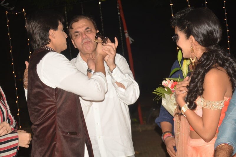 IN PICS: Yeh Rishta Kya Kehlata Hai's Naira aka Shivangi Joshi celebrates BOYFRIEND Kartik aka Mohsin Khan's birthday with his reel & real family on sets!