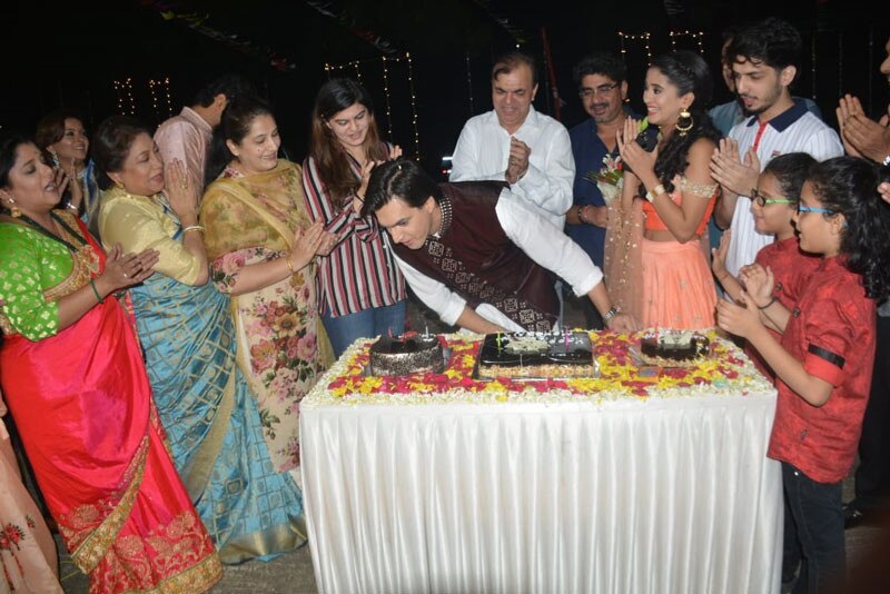 IN PICS: Yeh Rishta Kya Kehlata Hai's Naira aka Shivangi Joshi celebrates BOYFRIEND Kartik aka Mohsin Khan's birthday with his reel & real family on sets!