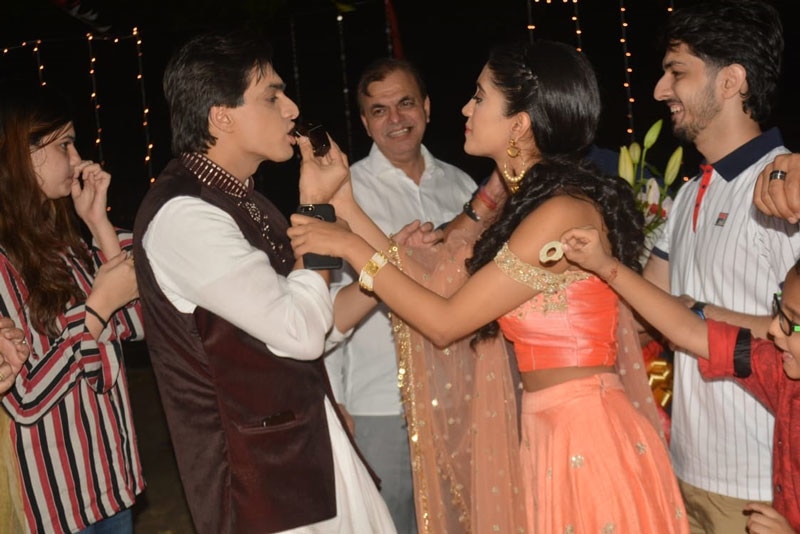 IN PICS: Yeh Rishta Kya Kehlata Hai's Naira aka Shivangi Joshi celebrates BOYFRIEND Kartik aka Mohsin Khan's birthday with his reel & real family on sets!