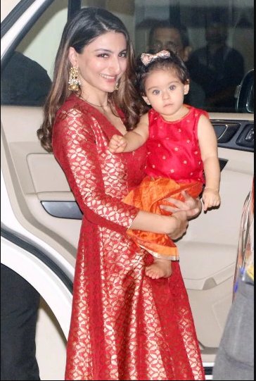 IN PICS: Kareena Kapoor Khan with BABY SON Taimur along with Soha Ali Khan and daughter Inaaya at a PRE DIWALI BASH!