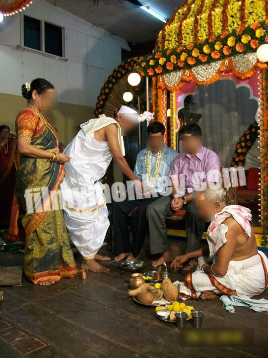 Deepika Ranveer got ENGAGED on 12th November in a traditional Phool Muddi (Konkani) ceremony!