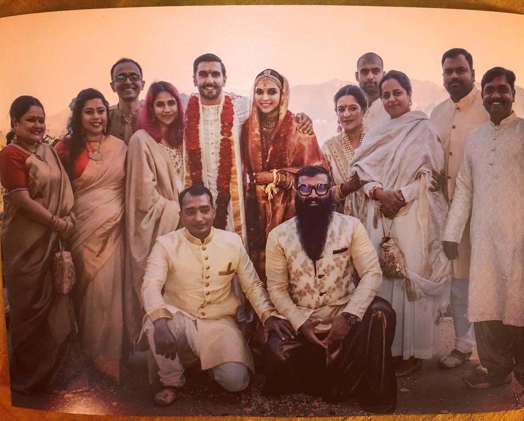 NEW FRESH WEDDING PIC of newlyweds: Ranveer poses with his bride Deepika, mom Anju & team!