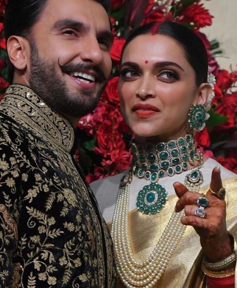 Deepika-Ranveer Konkani wedding UNSEEN Picture: DeepVeer are all smiles as they strike a pose with catering team (SEE PIC)