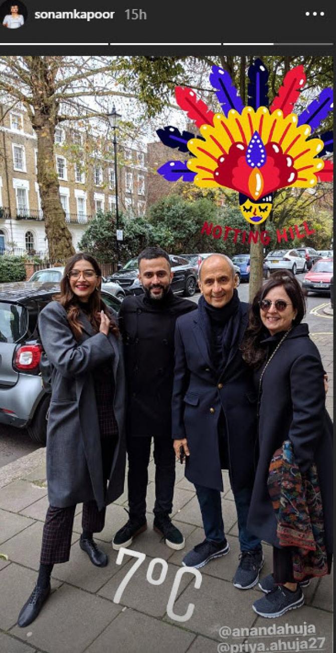 Sonam Kapoor’s latest photo with Anand Ahuja & her in-laws from London SCREAMS family goals (PIC INSIDE)