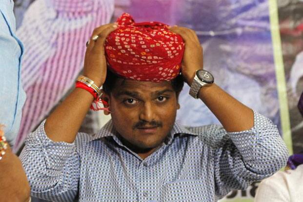 પાસના સૌરાષ્ટ્રના કન્વીનર લલિત વસોયાએ જણાવ્યું કે સોમવારે હાર્દિક જેલમાંથી મુક્ત થાય તે પહેલાં પા.ના આગેવાનોની એક બેઠક મળશે. આ બેઠકમાં હાર્દિકે ક્યાં રહેવું તે અંગે ચર્ચા થશે અને હાર્દિક જે રાજ્યમાં બેઠાં બેઠાં પાટીદાર અનામત આંદોલન ચલાવી શકે તેવું રાજ્ય પસંદ કરાશે. 