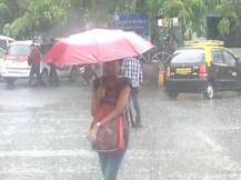 મુંબઈમાં વરસાદની રમઝટઃ લોકોએ કેવી રીતે માણ્યો પહેલો વરસાદ, જુઓ તસવીરો