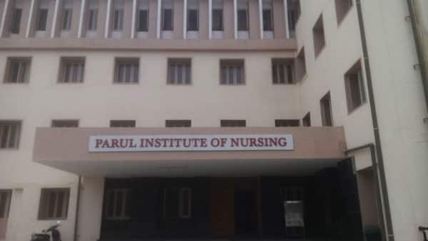 ચાર દિવસથી નાસતો ફરતો જયેશ પટેલ અચાનક જ 'પોલીસ ને ન્યાયતંત્ર પર વિશ્વાસ' હોવાનો દાવો કરી શરણે આવી ગયો તેના કારણે દાળમાં કંઈક કાળું છે અને પોલીસ કશું છુપાવી રહી હોવાનું લાગી રહ્યું છે.