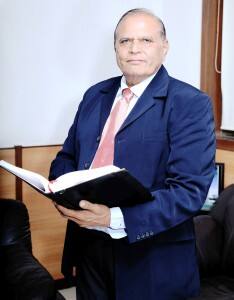 આ પત્રકારે રાત્રે 9.21 કલાકે જયેશ પટેલ સાથે ફોન પર વાત કરી હતી. જયેશ પટેલે 10 મિનિટ સુધી આણંદ સ્થિત આ પત્રકાર સાથે વાત કરી અને તેમાં તેણે દાવો કર્યો કે પોતે બહુ જલદી આત્મસમર્પણ કરી લેશે.