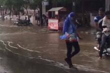 સુરતમાં બે ઇંચ વરસાદથી રોડ પર ભરાયા પાણી, જુઓ પહેલા વરસાદની તસવીરો