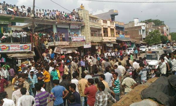 વડોદરા જિલ્લા પોલીસ વડા સૌરભ તોલંબિયાએ જણાવ્યું હતું કે, જયેશ પટેલના વીર્ય, ડીએનએ, બ્લડ સેમ્પલ, બ્લડ પ્રેશર, ડાયાબિટિસ સહિતના ટેસ્ટ માટે હોસ્પિટલ લઇ જવામાં આવ્યા હતા પરંતુ આરોપી જયેશ પટેલે સહકાર આપ્યો નથી. જયેશ પટેલના ગુપ્તાંગની ફરતે આવેલા વાળ તપાસ માટે લેવામાં આવ્યા છે. જ્યારે જયેશ પટેલે કહ્યુ હતું કે તે પોતે ડાયાબિટીસનો દર્દી હોવાની આ ટેસ્ટ આપશે નહીં