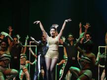 IIFA 2016: પ્રિયંકા-દિપીકાએ સ્ટેજ પર જમાવ્યો રંગ, સલમાન અને શિલ્પા પણ ઝૂમ્યા