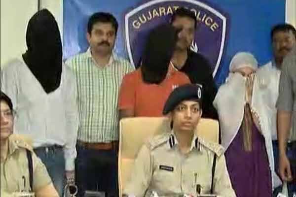 એટલું જ નહીં, વેલ્સીની પૂછપરછમાં એવી પણ વિગતો સામે આવી છે કે, વેલ્સીએ દિશીત સાથે મનમેળ ન હોવાનું અને તેની સાથે લગ્નજીવન શક્ય ન હોવાનું પરિવારને જણાવ્યું હતું અને તેમની સાથે છૂટાછેડાની વાત પણ કરવાની હતી. 