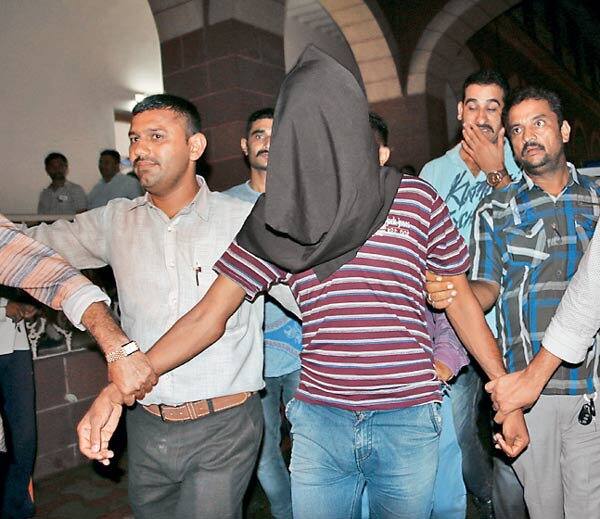 પોલીસે સ્ટોનકિલર પાસે એ તમામ હત્યાઓનું રિહર્સલ કરાવ્યું હતું. પોલીસ તેને જ્યાં જ્યાં હત્યા કરી હતી તે જગ્યાએ લઈ ગઈ હતી. તેમજ લોકોને કેવી રીતે ફસાવ્યા અને કેવી રીતે હત્યા કરી તે ઘટનાનું રિહર્સલ કરાવ્યું હતું. બાદમાં સ્ટોનકિલરે મીડિયા સમક્ષ આવી પ્રથમવાર વાત કરી હતી.