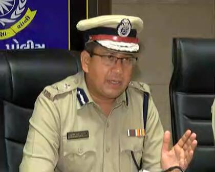 પ્રથમ મર્ડર બાદ તપાસમાં પોલીસને જાણવા મળ્યું કે, કિલર ગે છે. જેથી પોલીસ ગેનો વેશ ધારણ કરીને ગે ક્લબના સભ્યોને મળવા લાગી હતી અને માહિતી મેળવવાના પ્રયાસો કર્યા હતા. બાદમાં પોલીસ મુસાફર બની રેલવે અને બસ સ્ટેન્ડ પર તૈનાત રહી શંકાસ્પદ વ્યક્તિઓ પર નજર રાખી રહી હતી. 