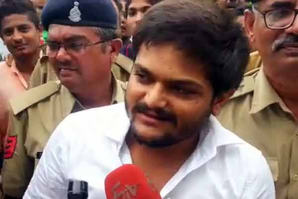  રાજકોટ પાસના કન્વીનર બ્રિજેશ પટેલે જણાવ્યું કે હાર્દિકને હરિયાણા, રાજસ્થાનમાંથી પોતાને ત્યાં રહેવાની ઓફરો જાટ તથા ગુર્જર નેતાઓ તરફથી મળી છે. આ ઉપરાંત તેને દિલ્હીમાં રાખવાની ઓફર પણ મળી છે. હાર્દિક થોડોક સમય દિલ્હીમાં રહેશે એ નક્કી છે પણ લાંબો સમય રાજસ્થાનમાં રહેશે એવું મનાય છે. 