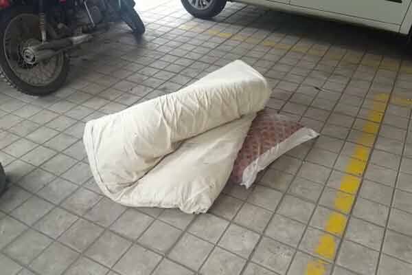 પ્રિયલે પહેલાં ગાદલું અને તકીયો નીચે ફેંક્યા હતા. આ પછી કોલેજ બેગ સાથે મોતની છલાંગ લગાવી હતી. ઉમરા પોલીસે ઘટના સ્થળે પહોંચીને તપાસ હાથ ધરી છે અને મૃતદેહ પીએમ માટે નવી સિવિલ હોસ્પિટલ મોકલવામાં આવ્યો છે.