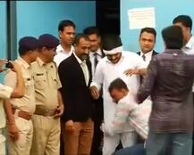 હાર્દિકે જેલની બહાર પગ મૂકતાં જ શું થયું ? કોણે ઉંચક્યો હાર્દિકને, કોણે લગાવ્યું કંકુ તિલક ? જુઓ તસવીરોમાં 