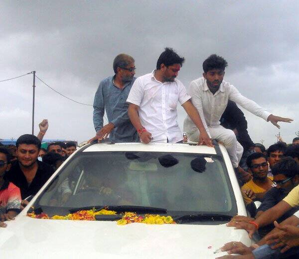 હાર્દિક જેલમાં ઉપવાસ પર ઉતર્યો ત્યારે તેનું વજન થોડું ઘટ્યું હતું. એ વખતે તેના શરીરમાં યુરીનમાં એસીટોનની માત્રા વધી જતાં સારવાર માટે નવી સિવિલમાં લવાયો હતો. ત્રણ દિવસની સારવાર બાદ ઉચ્ચ પોલીસ અધિકારીઓએ સમજાવતા છેવટે તેણે જ્યુસ પીને પારણા કર્યાં હતા. બીમારીને કારણે એ પછી હાર્દિકને ફરી બે વાર સુરતની નવી સિવિલ હોસ્પિટલમાં લાવવામાં આવ્યો હતો. 