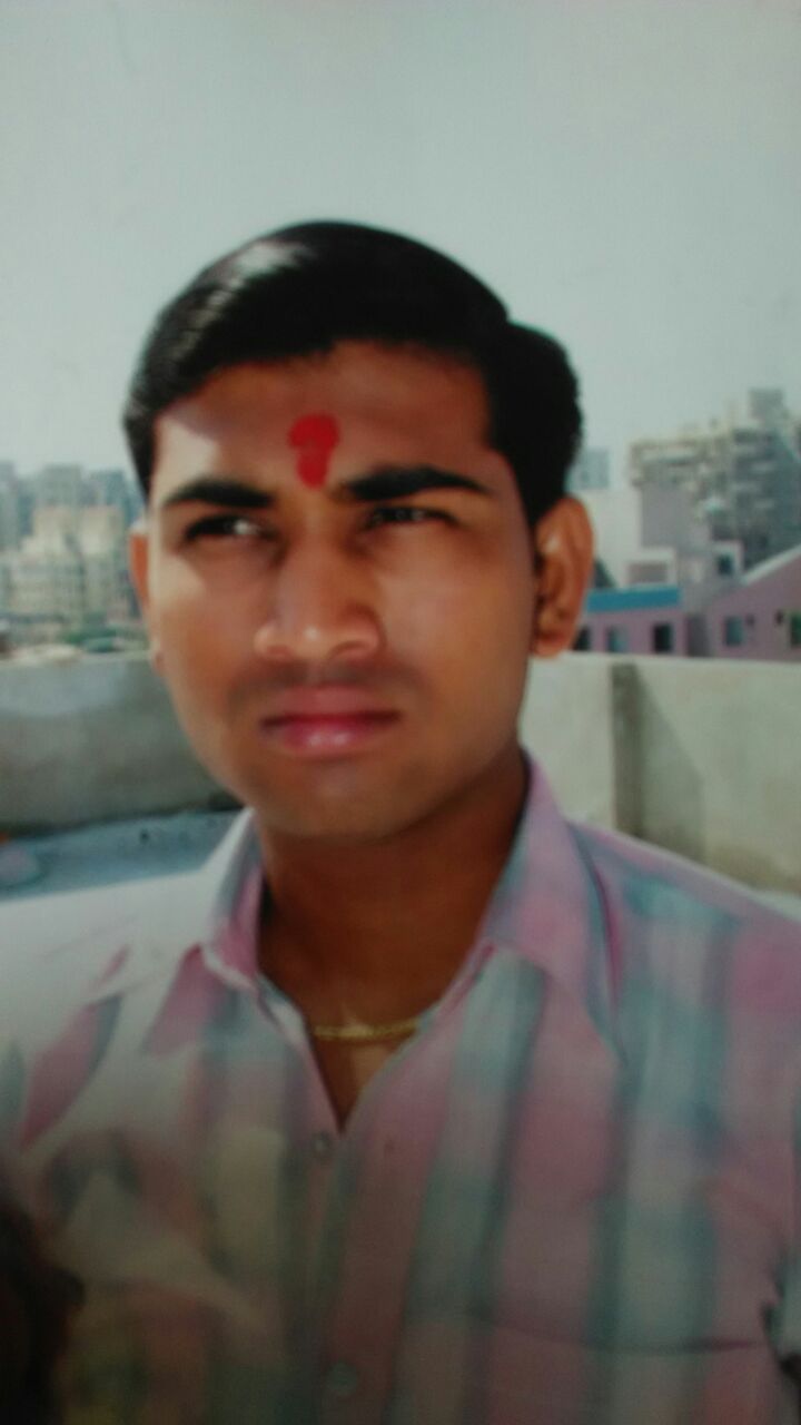 બાદમાં મુકેશની હત્યા નહી પણ અકસ્માત થયો છે તેવું લાગે તે માટે ગોપી અને તેના પ્રેમીએ મુકેશની લાશને ઠેકાણે પાડી હતી. પરંતુ પોલીસને શંકા જતા અને તપાસ થતા ગોપી અને તેના પ્રેમી સહિત કુલ પાંચ લોકોની ધરપકડ કરી છે.