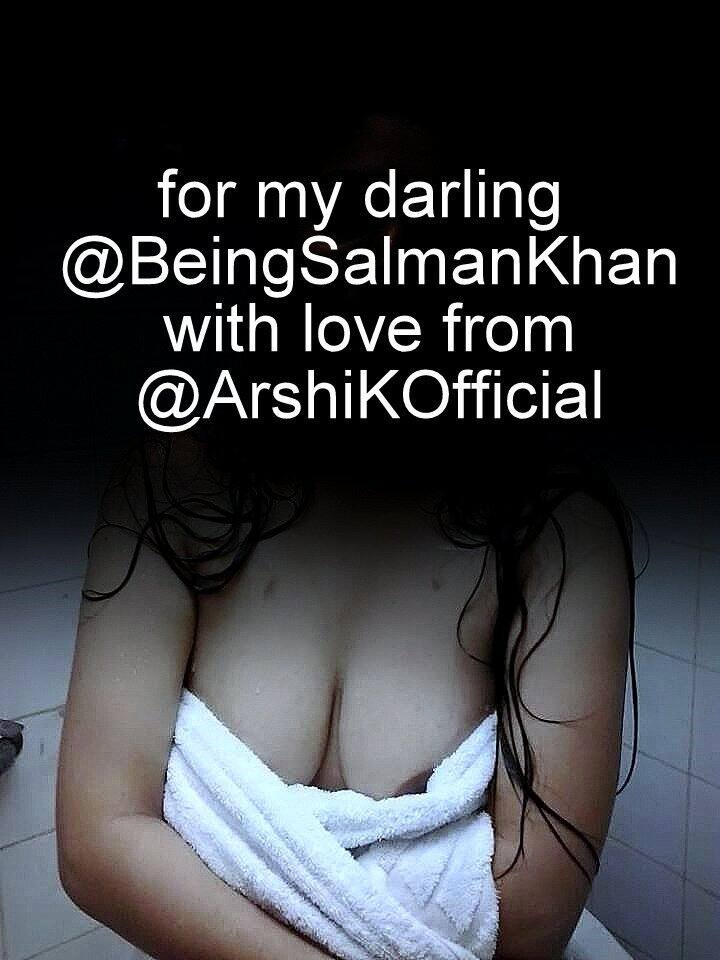 નોંધનીય છે કે અર્શી ખાને આફ્રિદી સાથે યૌન સંબંધ હોવાનો ખુલાસો કરીને સનસનાટી મચાવી દીધી છે. તે સિવાય વર્લ્ડ કપમાં અર્શી ખાને ટીમ ઇન્ડિયા ચેમ્પિયન નહી બને તો કેપ્ટન એમએસ ધોની અને વિરાટ કોહલીને જાહેર રસ્તા પર રેપ કરાવવાની ધમકી આપી હતી.