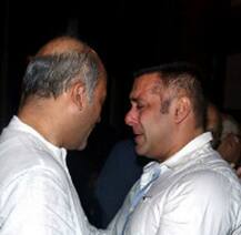 PICS: ધ્રૂસકે-ધ્રૂસકે રડી પડ્યો સલમાન ખાન, જાણો કેમ 