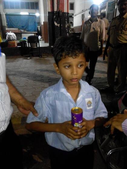 બીજી તરફ જયની માતા સોનલબેને નીચલી કોર્ટમાં આગોતરા જામીન અરજી કરી છે. તેની માતા પણ પોલીસના શંકાના દાયરામાં છે. તેનું પ્રેમ પ્રકરણ પણ આ ઘટના પછી બહાર આવ્યું છે. અમેરિકાના બોસ્ટનમાં રહેતા એનઆરઆઈ વિષ્ણુ પટેલના 12 વર્ષના દીકરા જયનું અઠવાડિયા પહેલા અપહરણ થયું હતું. પોલીસે સોનલના પ્રેમી મનાતા દીપક નિમાજેની પણ પૂછપરછ કરી હતી.