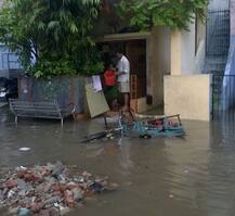 અમદાવાદમાં પાંચ ઇંચ વરસાદથી કેવી સર્જાઇ અરાજકતા? લોકો કઈ રીતે થયા ત્રાહિમામ તસવીરો?