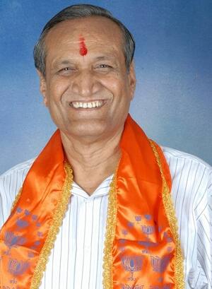 ચીમનભાઈ સાપરીયા 1995થી જામજોધપુર સીટ પરથી ધારાસભ્ય છે. 2002 થી 07 સુધી માર્ગ અને મકાન મંત્રી પણ રહી ચુક્યા છે. ઉપરાંત કેશાજી ચૌહાણને પણ સ્થાન મળી શકે તેઓ દીયોદર સીટ પરથી ધારાસભ્ય છે.