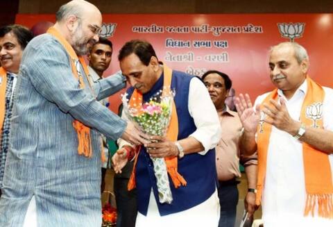વિજય રૂપાણીનું સંપૂર્ણ પ્રધાનમંડળ આ રહ્યું, જાણો કોણ બનશે કેબિનેટ પ્રધાનો, કોણ બનશે રાજ્ય કક્ષાના? વિજય રૂપાણીનું સંપૂર્ણ પ્રધાનમંડળ આ રહ્યું, જાણો કોણ બનશે કેબિનેટ પ્રધાનો, કોણ બનશે રાજ્ય કક્ષાના?