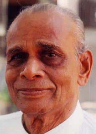 બાબુભાઇ પટેલ પ્રથમવાર 18-06-1975માં મુખ્યમંત્રી બન્યા હતા. જોકે બાદમાં માર્ચ, 1976માં રાષ્ટ્રપતિ શાસન લાગુ કરાતા તેમને સત્તા છોડવી પડી હતી. બાદમાં તેઓ 11-04-1977માં બીજીવાર મુખ્યમંત્રી બન્યા હતા. આ દરમિયાન તેમની સરકાર 17-02-1980 સુધી એટલે કે ત્રણ વર્ષ સુધી રહી પણ એ સમયે પણ ફરીથી રાષ્ટ્રપતિ શાસન લાગુ કરાયુ હતું. 