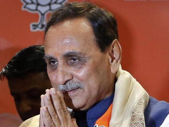 રાજ્યમાં અનામતની માંગણી સાથે ચાલી રહેલા પાટીદારોના આંદોલન અને બાદમાં ઉનામાં દલિતો પર થયેલા અત્યાચાર બાદ સમગ્ર રાજ્યમાં ફાટી નીકળેલા દલિત આંદોલનની આગને સમાવવામાં નિષ્ફળ રહેલા આનંદી બેન પટેલને હટાવી ભાજપે 2017ની વિધાનસભા ચૂંટણીને ધ્યાનમાં રાખી વિજય રૂપાણીને મુખ્યમંત્રી બનાવ્યા છે. તેઓ રાજ્યના 16મા મુખ્યમંત્રી બન્યા છે. 